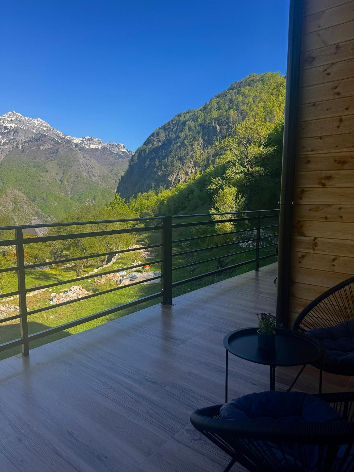 Vidis Chalet Boutique Hotel Theth Bagian luar foto